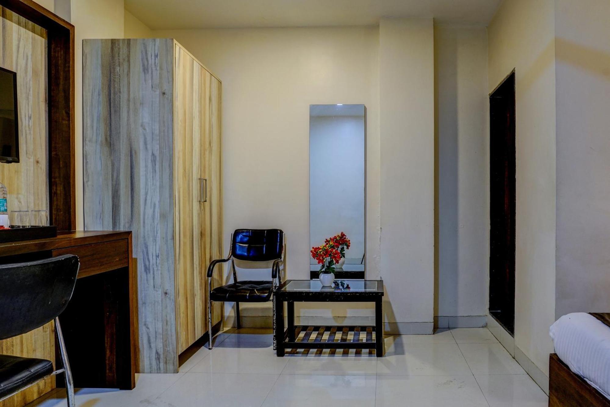 Hotel O Aishwarya Service Apartment นาวีมุมไบ ภายนอก รูปภาพ
